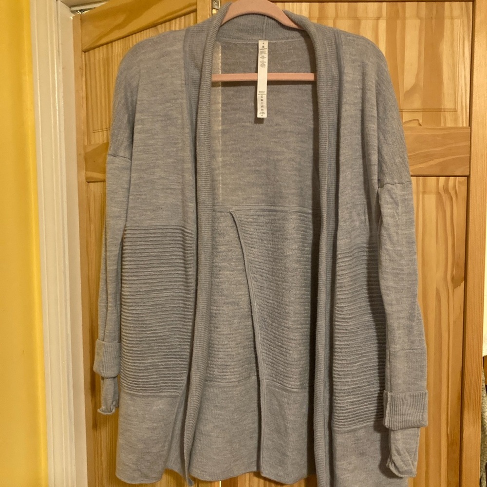 Lululemon Sit in Lotus Light Gray Cardigan women’s size 4 w/thumb holes